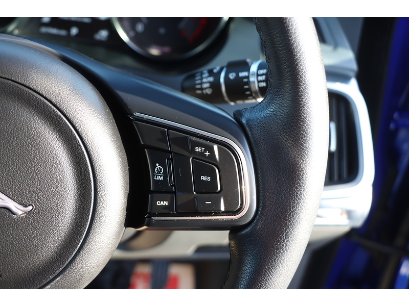 Jaguar 2.0 P200 SE SUV 5DR PETROL AWD AUTO HEATED SEATS SAT NAV BLUETOOTH APPLE CARPLAY REAR+360 CAMERA PARKING AIDS 2 OWNERS ONLY 27000 MILES FSH 5 SERVICES 72-74 Mitcham Road