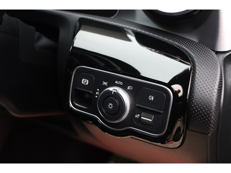 Mercedes-Benz CLA220 2.0 AMG LINE (PREMIUM) SHOOTING BRAKE 5DR PETROL 7G-DCT AUTO HEATED SEATS SAT NAV BLUETOOTH APPLE CARPLAY REAR CAM PARKING AIDS 67000 MILES SH 72-74 Mitcham Road