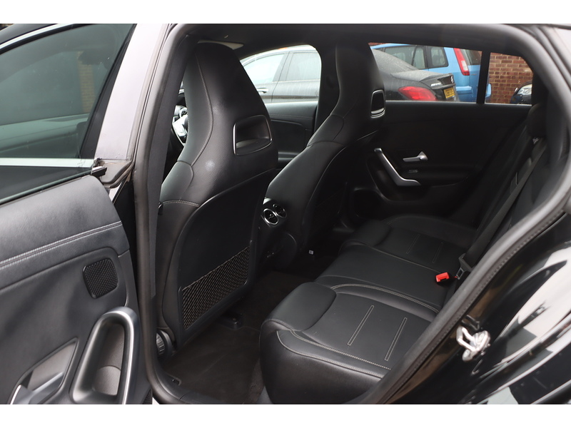 Mercedes-Benz CLA220 2.0 AMG LINE (PREMIUM) SHOOTING BRAKE 5DR PETROL 7G-DCT AUTO HEATED SEATS SAT NAV BLUETOOTH APPLE CARPLAY REAR CAM PARKING AIDS 67000 MILES SH 72-74 Mitcham Road