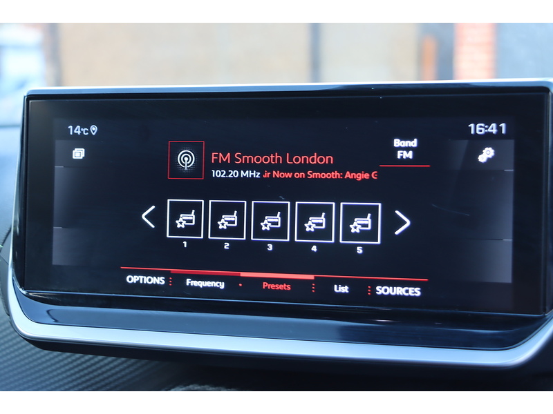 Peugeot 1.2 PURETECH GT SUV 5DR PETROL EAT AUTO HEATED SEATS SAT NAV BLUETOOTH DAB STEREO APPLE CARPLAY REAR CAMERA PARKING AIDS JUST 1 OWNER 60000 MILES SH 72-74 Mitcham Road