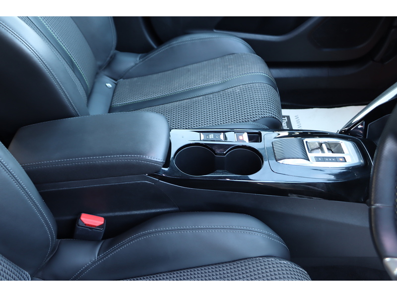 Peugeot 1.2 PURETECH GT SUV 5DR PETROL EAT AUTO HEATED SEATS SAT NAV BLUETOOTH DAB STEREO APPLE CARPLAY REAR CAMERA PARKING AIDS JUST 1 OWNER 60000 MILES SH 72-74 Mitcham Road