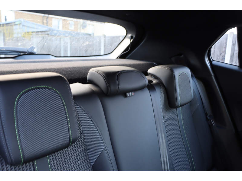 Peugeot 1.2 PURETECH GT SUV 5DR PETROL EAT AUTO HEATED SEATS SAT NAV BLUETOOTH DAB STEREO APPLE CARPLAY REAR CAMERA PARKING AIDS JUST 1 OWNER 60000 MILES SH 72-74 Mitcham Road