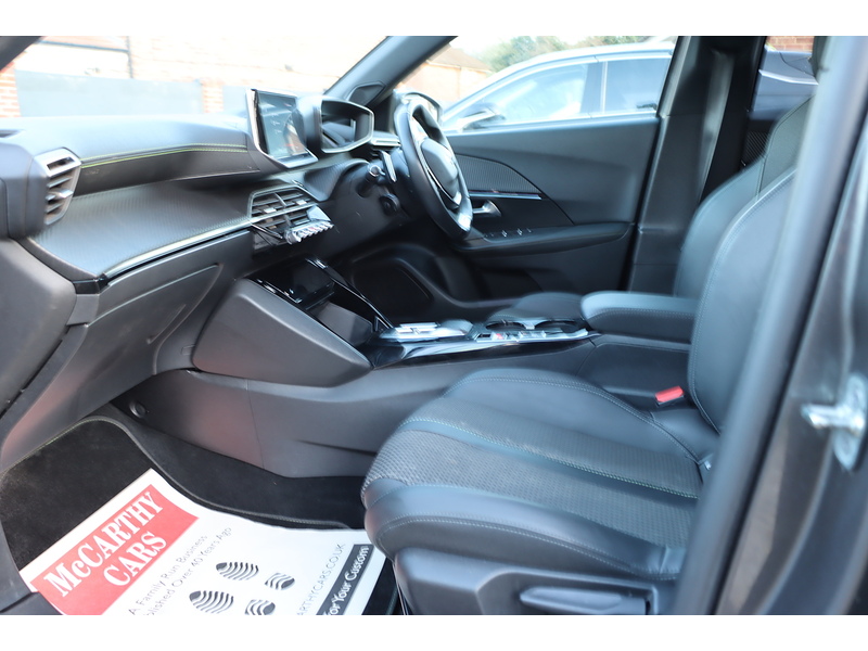 Peugeot 1.2 PURETECH GT SUV 5DR PETROL EAT AUTO HEATED SEATS SAT NAV BLUETOOTH DAB STEREO APPLE CARPLAY REAR CAMERA PARKING AIDS JUST 1 OWNER 60000 MILES SH 72-74 Mitcham Road