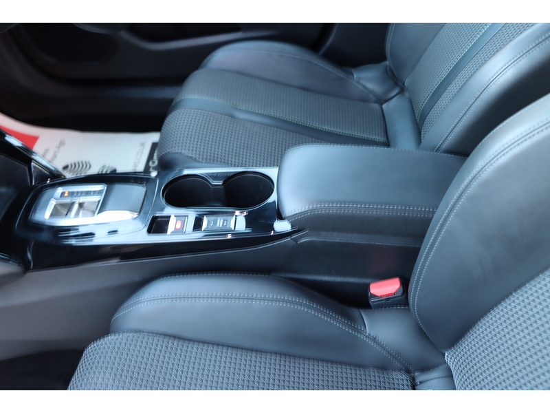 Peugeot 1.2 PURETECH GT SUV 5DR PETROL EAT AUTO HEATED SEATS SAT NAV BLUETOOTH DAB STEREO APPLE CARPLAY REAR CAMERA PARKING AIDS JUST 1 OWNER 60000 MILES SH 72-74 Mitcham Road