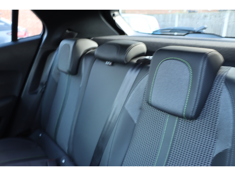 Peugeot 1.2 PURETECH GT SUV 5DR PETROL EAT AUTO HEATED SEATS SAT NAV BLUETOOTH DAB STEREO APPLE CARPLAY REAR CAMERA PARKING AIDS JUST 1 OWNER 60000 MILES SH 72-74 Mitcham Road