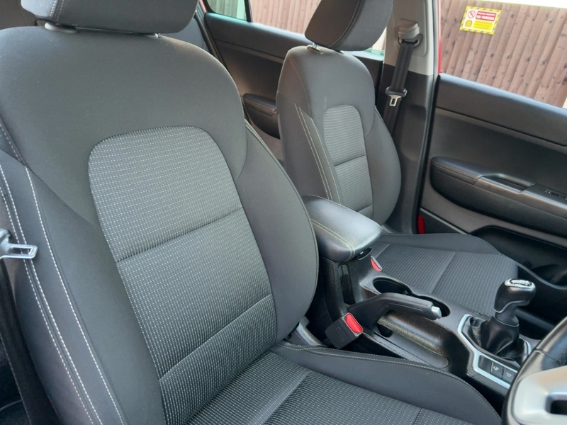 Kia 1.6 GDI 2 GPF SUV 5DR PETROL MANUAL HEATED SEATS SATNAV BLUETOOTH DAB STEREO APPLE CARPLAY REAR CAMERA PARKING AIDS JUST 2 OWNERS ONLY 16000 MILES FSH 72-74 Mitcham Road