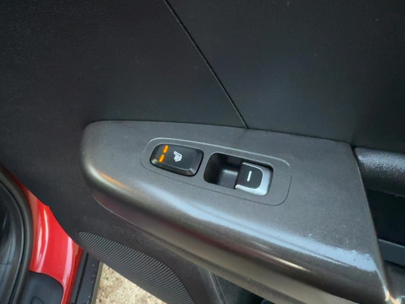 Kia 1.6 GDI 2 GPF SUV 5DR PETROL MANUAL HEATED SEATS SATNAV BLUETOOTH DAB STEREO APPLE CARPLAY REAR CAMERA PARKING AIDS JUST 2 OWNERS ONLY 16000 MILES FSH 72-74 Mitcham Road