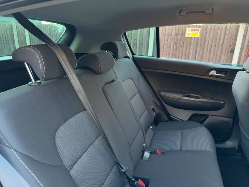 Kia 1.6 GDI 2 GPF SUV 5DR PETROL MANUAL HEATED SEATS SATNAV BLUETOOTH DAB STEREO APPLE CARPLAY REAR CAMERA PARKING AIDS JUST 2 OWNERS ONLY 16000 MILES FSH 72-74 Mitcham Road