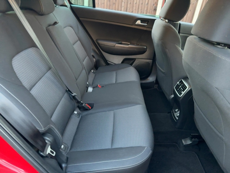 Kia 1.6 GDI 2 GPF SUV 5DR PETROL MANUAL HEATED SEATS SATNAV BLUETOOTH DAB STEREO APPLE CARPLAY REAR CAMERA PARKING AIDS JUST 2 OWNERS ONLY 16000 MILES FSH 72-74 Mitcham Road