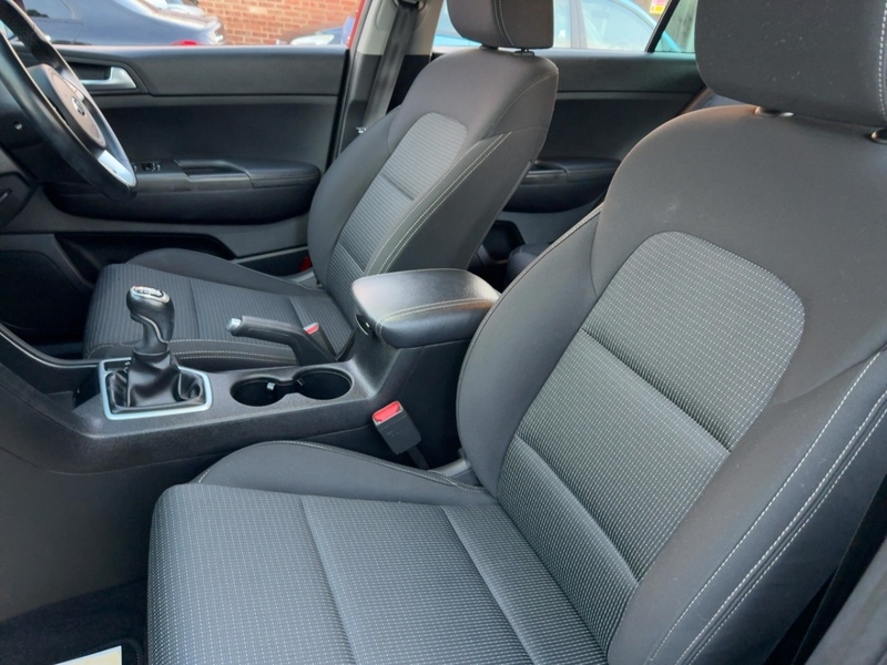 Kia 1.6 GDI 2 GPF SUV 5DR PETROL MANUAL HEATED SEATS SATNAV BLUETOOTH DAB STEREO APPLE CARPLAY REAR CAMERA PARKING AIDS JUST 2 OWNERS ONLY 16000 MILES FSH 72-74 Mitcham Road