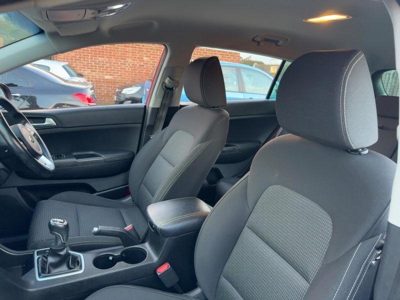 Kia 1.6 GDI 2 GPF SUV 5DR PETROL MANUAL HEATED SEATS SATNAV BLUETOOTH DAB STEREO APPLE CARPLAY REAR CAMERA PARKING AIDS JUST 2 OWNERS ONLY 16000 MILES FSH 72-74 Mitcham Road