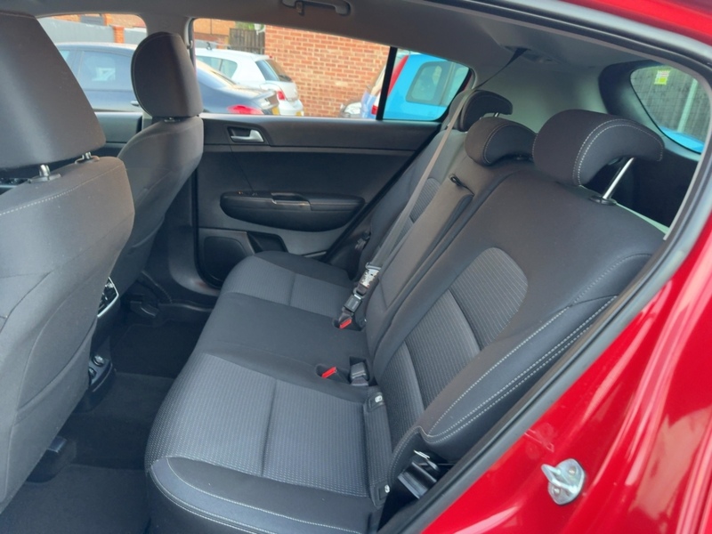 Kia 1.6 GDI 2 GPF SUV 5DR PETROL MANUAL HEATED SEATS SATNAV BLUETOOTH DAB STEREO APPLE CARPLAY REAR CAMERA PARKING AIDS JUST 2 OWNERS ONLY 16000 MILES FSH 72-74 Mitcham Road