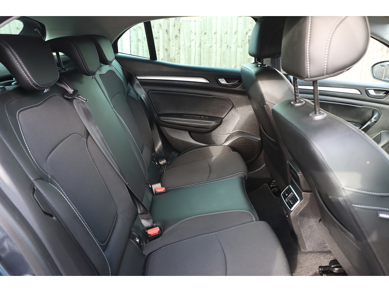 Renault 1.6 E-TECH 9.8KWH ICONIC HATCHBACK 5DR PETROL PLUG-IN HYBRID AUTO SAT NAV BLUETOOTH STEREO PARKING AIDS JUST 2 OWNERS ONLY 36000 MILES FSH 4 SERVICES 72-74 Mitcham Road