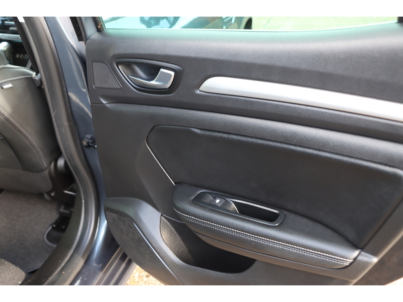 Renault 1.6 E-TECH 9.8KWH ICONIC HATCHBACK 5DR PETROL PLUG-IN HYBRID AUTO SAT NAV BLUETOOTH STEREO PARKING AIDS JUST 2 OWNERS ONLY 36000 MILES FSH 4 SERVICES 72-74 Mitcham Road