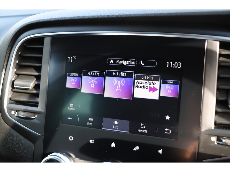 Renault 1.6 E-TECH 9.8KWH ICONIC HATCHBACK 5DR PETROL PLUG-IN HYBRID AUTO SAT NAV BLUETOOTH STEREO PARKING AIDS JUST 2 OWNERS ONLY 36000 MILES FSH 4 SERVICES 72-74 Mitcham Road