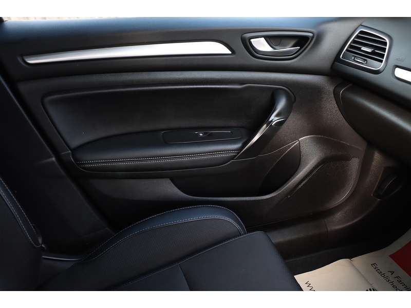 Renault 1.6 E-TECH 9.8KWH ICONIC HATCHBACK 5DR PETROL PLUG-IN HYBRID AUTO SAT NAV BLUETOOTH STEREO PARKING AIDS JUST 2 OWNERS ONLY 36000 MILES FSH 4 SERVICES 72-74 Mitcham Road