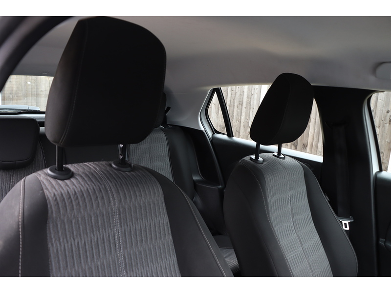 Vauxhall 1.2 SE EDITION HATCHBACK 5DR PETROL MANUAL SAT NAV BLUETOOTH DAB STEREO USB INPUT APPLE CARPLAY 1 OWNER FROM NEW ONLY 23000 MILES FSH NO ULEZ CHARGE 72-74 Mitcham Road