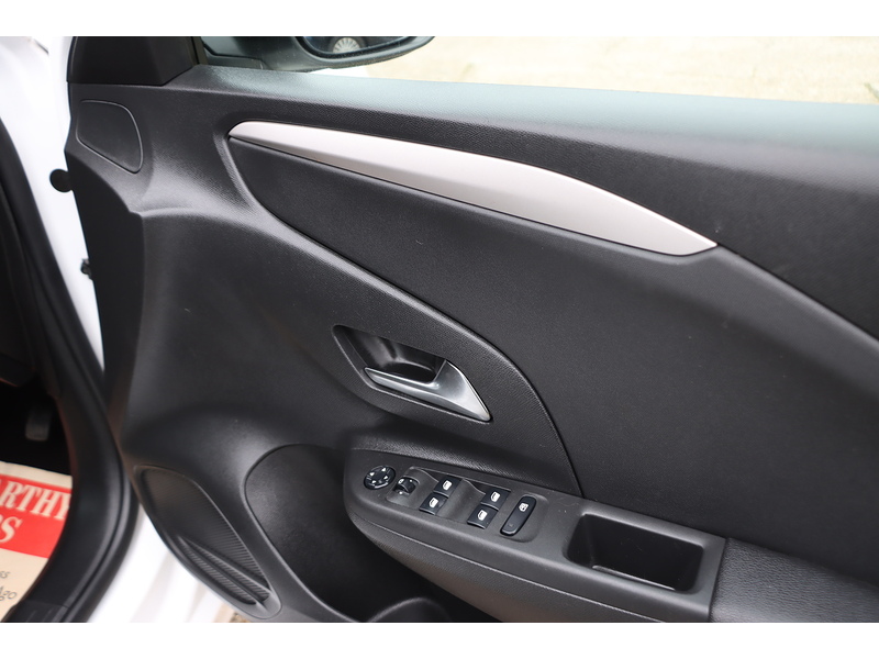 Vauxhall 1.2 SE EDITION HATCHBACK 5DR PETROL MANUAL SAT NAV BLUETOOTH DAB STEREO USB INPUT APPLE CARPLAY 1 OWNER FROM NEW ONLY 23000 MILES FSH NO ULEZ CHARGE 72-74 Mitcham Road