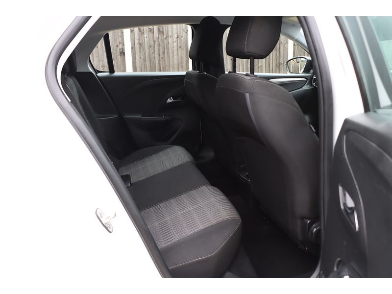 Vauxhall 1.2 SE EDITION HATCHBACK 5DR PETROL MANUAL SAT NAV BLUETOOTH DAB STEREO USB INPUT APPLE CARPLAY 1 OWNER FROM NEW ONLY 23000 MILES FSH NO ULEZ CHARGE 72-74 Mitcham Road