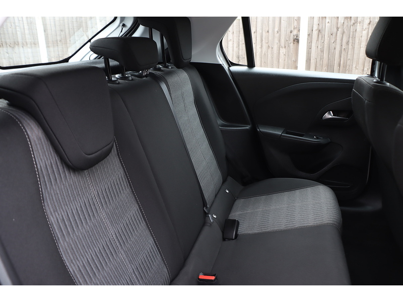 Vauxhall 1.2 SE EDITION HATCHBACK 5DR PETROL MANUAL SAT NAV BLUETOOTH DAB STEREO USB INPUT APPLE CARPLAY 1 OWNER FROM NEW ONLY 23000 MILES FSH NO ULEZ CHARGE 72-74 Mitcham Road