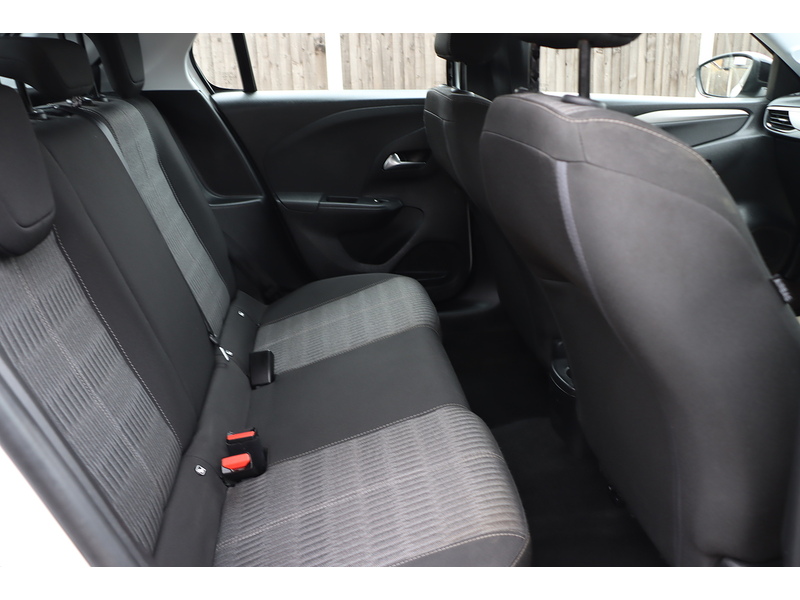 Vauxhall 1.2 SE EDITION HATCHBACK 5DR PETROL MANUAL SAT NAV BLUETOOTH DAB STEREO USB INPUT APPLE CARPLAY 1 OWNER FROM NEW ONLY 23000 MILES FSH NO ULEZ CHARGE 72-74 Mitcham Road