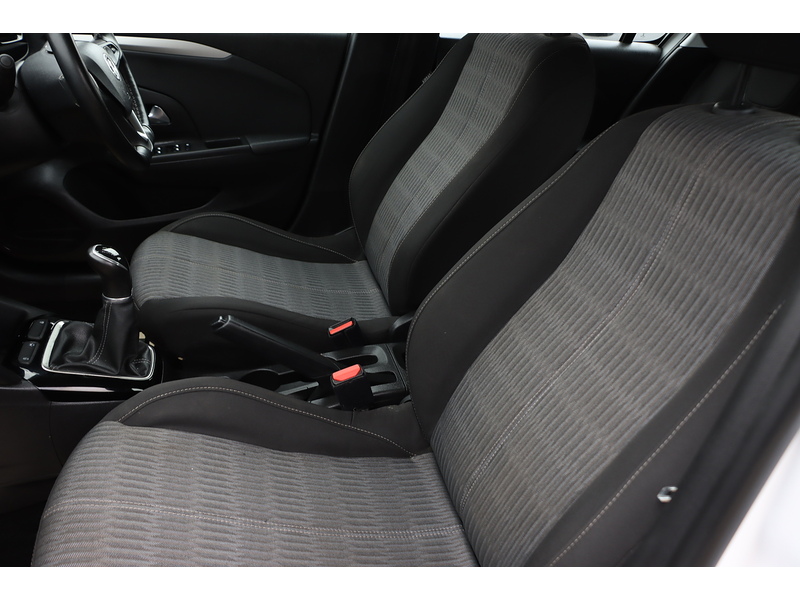 Vauxhall 1.2 SE EDITION HATCHBACK 5DR PETROL MANUAL SAT NAV BLUETOOTH DAB STEREO USB INPUT APPLE CARPLAY 1 OWNER FROM NEW ONLY 23000 MILES FSH NO ULEZ CHARGE 72-74 Mitcham Road