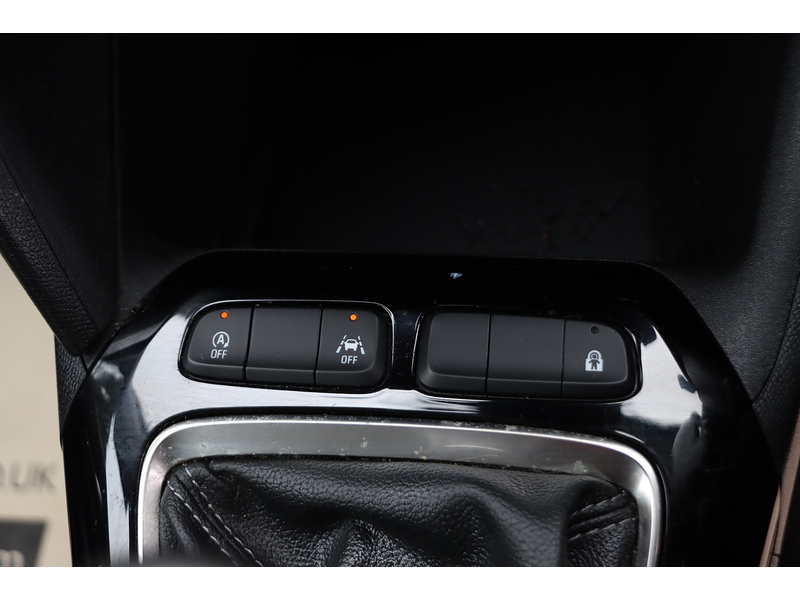 Vauxhall 1.2 SE EDITION HATCHBACK 5DR PETROL MANUAL SAT NAV BLUETOOTH DAB STEREO USB INPUT APPLE CARPLAY 1 OWNER FROM NEW ONLY 23000 MILES FSH NO ULEZ CHARGE 72-74 Mitcham Road