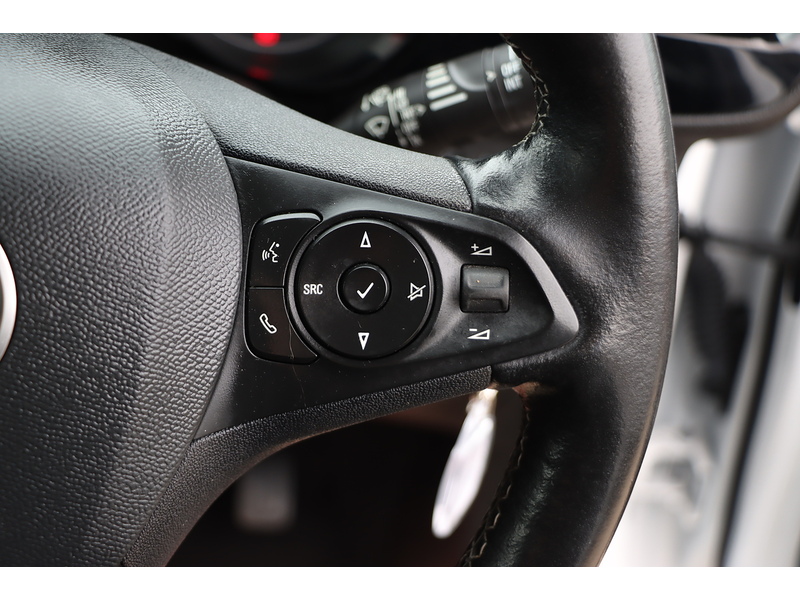 Vauxhall 1.2 SE EDITION HATCHBACK 5DR PETROL MANUAL SAT NAV BLUETOOTH DAB STEREO USB INPUT APPLE CARPLAY 1 OWNER FROM NEW ONLY 23000 MILES FSH NO ULEZ CHARGE 72-74 Mitcham Road