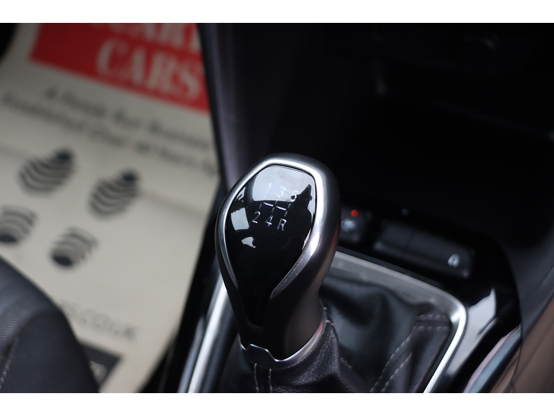 Vauxhall 1.2 SE EDITION HATCHBACK 5DR PETROL MANUAL SAT NAV BLUETOOTH DAB STEREO USB INPUT APPLE CARPLAY 1 OWNER FROM NEW ONLY 23000 MILES FSH NO ULEZ CHARGE 72-74 Mitcham Road