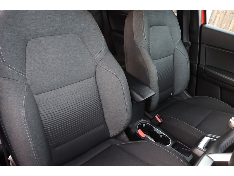 Renault 1.3 TCE ICONIC SUV 5DR PETROL MANUAL SATNAV BLUETOOTH DAB STEREO APPLE CARPLAY USB INPUT PARKING AIDS JUST 2 OWNERS ONLY 62000 MILES SH NO ULEZ CHARGE 72-74 Mitcham Road