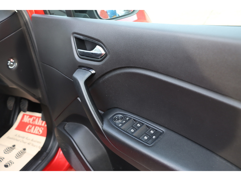 Renault 1.3 TCE ICONIC SUV 5DR PETROL MANUAL SATNAV BLUETOOTH DAB STEREO APPLE CARPLAY USB INPUT PARKING AIDS JUST 2 OWNERS ONLY 62000 MILES SH NO ULEZ CHARGE 72-74 Mitcham Road