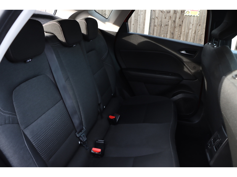 Renault 1.3 TCE ICONIC SUV 5DR PETROL MANUAL SATNAV BLUETOOTH DAB STEREO APPLE CARPLAY USB INPUT PARKING AIDS JUST 2 OWNERS ONLY 62000 MILES SH NO ULEZ CHARGE 72-74 Mitcham Road