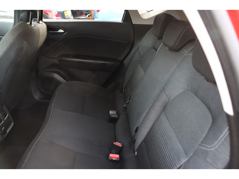 Renault 1.3 TCE ICONIC SUV 5DR PETROL MANUAL SATNAV BLUETOOTH DAB STEREO APPLE CARPLAY USB INPUT PARKING AIDS JUST 2 OWNERS ONLY 62000 MILES SH NO ULEZ CHARGE 72-74 Mitcham Road