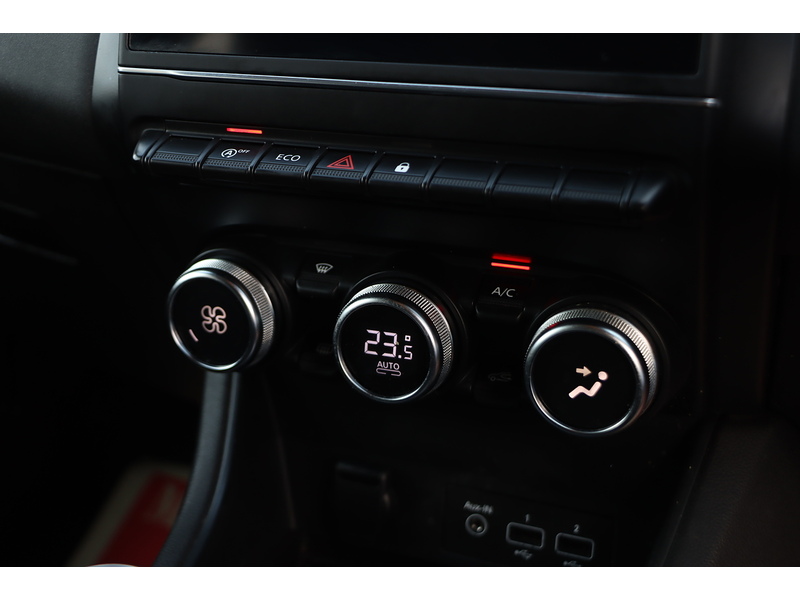 Renault 1.3 TCE ICONIC SUV 5DR PETROL MANUAL SATNAV BLUETOOTH DAB STEREO APPLE CARPLAY USB INPUT PARKING AIDS JUST 2 OWNERS ONLY 62000 MILES SH NO ULEZ CHARGE 72-74 Mitcham Road