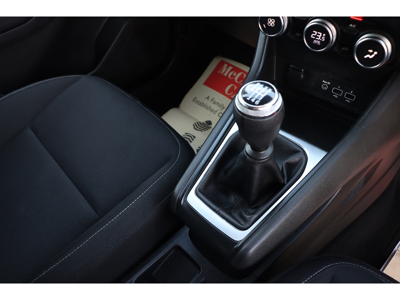 Renault 1.3 TCE ICONIC SUV 5DR PETROL MANUAL SATNAV BLUETOOTH DAB STEREO APPLE CARPLAY USB INPUT PARKING AIDS JUST 2 OWNERS ONLY 62000 MILES SH NO ULEZ CHARGE 72-74 Mitcham Road