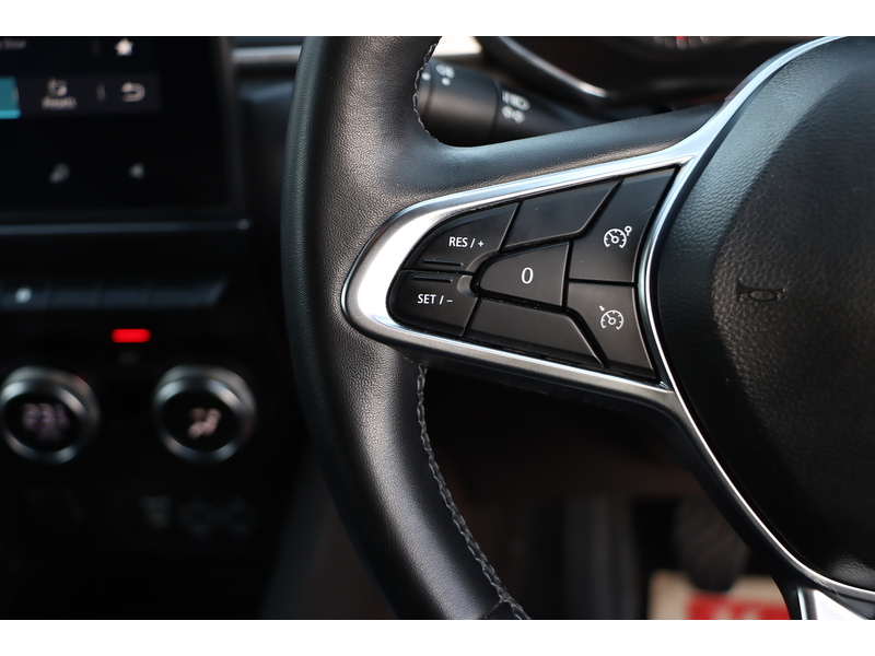 Renault 1.3 TCE ICONIC SUV 5DR PETROL MANUAL SATNAV BLUETOOTH DAB STEREO APPLE CARPLAY USB INPUT PARKING AIDS JUST 2 OWNERS ONLY 62000 MILES SH NO ULEZ CHARGE 72-74 Mitcham Road