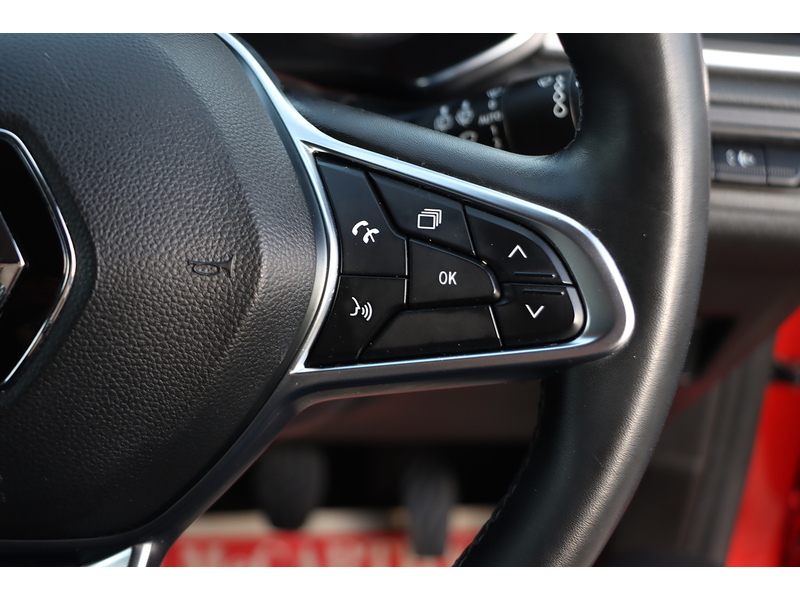 Renault 1.3 TCE ICONIC SUV 5DR PETROL MANUAL SATNAV BLUETOOTH DAB STEREO APPLE CARPLAY USB INPUT PARKING AIDS JUST 2 OWNERS ONLY 62000 MILES SH NO ULEZ CHARGE 72-74 Mitcham Road