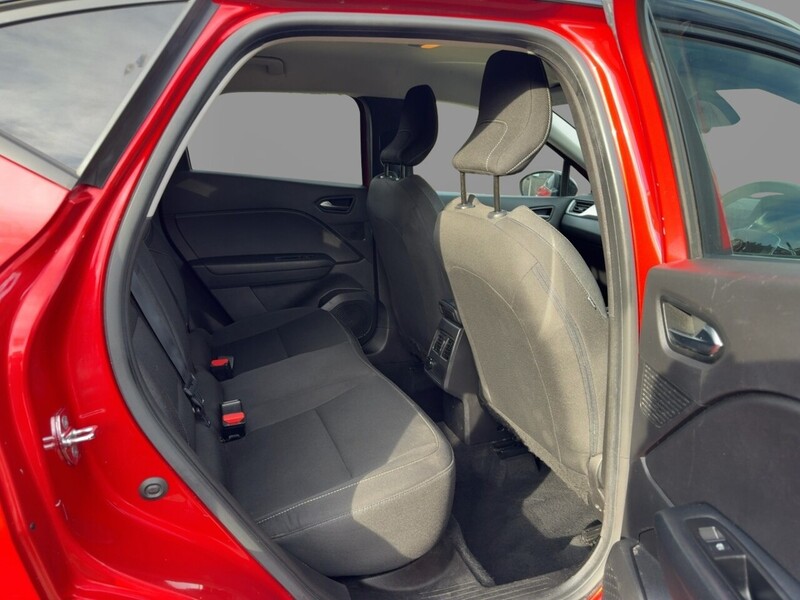 Renault 1.3 TCE ICONIC SUV 5DR PETROL MANUAL SATNAV BLUETOOTH DAB STEREO APPLE CARPLAY USB INPUT PARKING AIDS JUST 2 OWNERS ONLY 62000 MILES SH NO ULEZ CHARGE 72-74 Mitcham Road