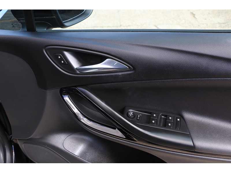 Vauxhall 1.4I TURBO ELITE NAV HATCHBACK 5DR PETROL MANUAL FULL LEATHER HEATED SEATS SATNAV BLUETOOTH DAB RADIO APPLE CARPLAY ONLY 62000 MILES SH NO ULEZ CHARGE 72-74 Mitcham Road