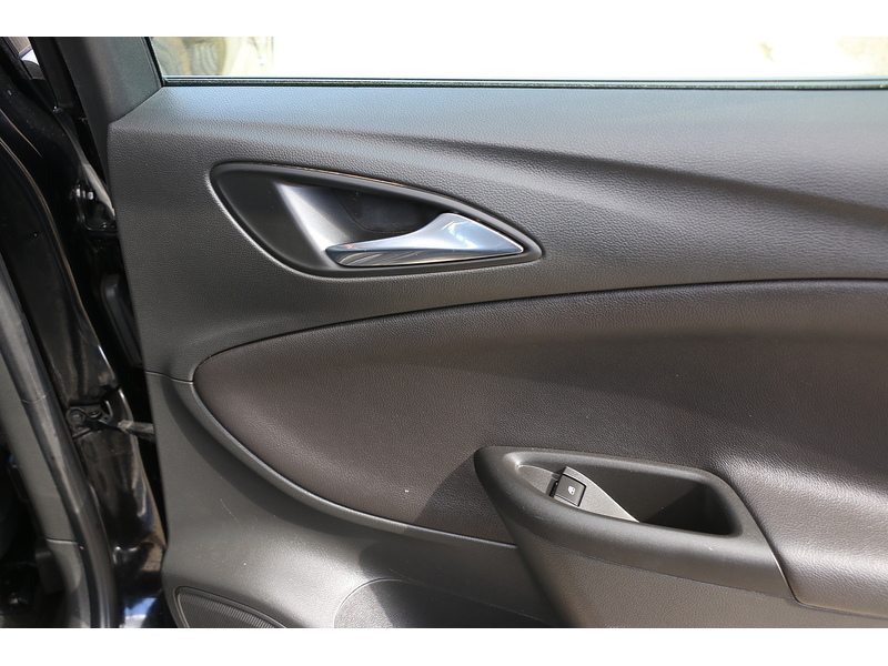 Vauxhall 1.4I TURBO ELITE NAV HATCHBACK 5DR PETROL MANUAL FULL LEATHER HEATED SEATS SATNAV BLUETOOTH DAB RADIO APPLE CARPLAY ONLY 62000 MILES SH NO ULEZ CHARGE 72-74 Mitcham Road