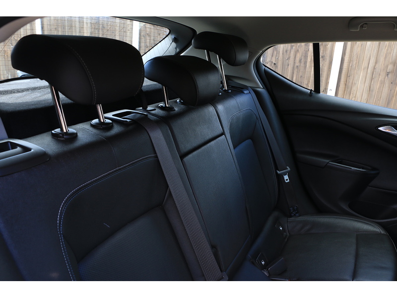 Vauxhall 1.4I TURBO ELITE NAV HATCHBACK 5DR PETROL MANUAL FULL LEATHER HEATED SEATS SATNAV BLUETOOTH DAB RADIO APPLE CARPLAY ONLY 62000 MILES SH NO ULEZ CHARGE 72-74 Mitcham Road