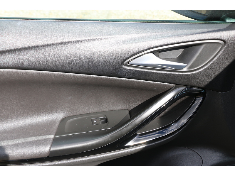 Vauxhall 1.4I TURBO ELITE NAV HATCHBACK 5DR PETROL MANUAL FULL LEATHER HEATED SEATS SATNAV BLUETOOTH DAB RADIO APPLE CARPLAY ONLY 62000 MILES SH NO ULEZ CHARGE 72-74 Mitcham Road