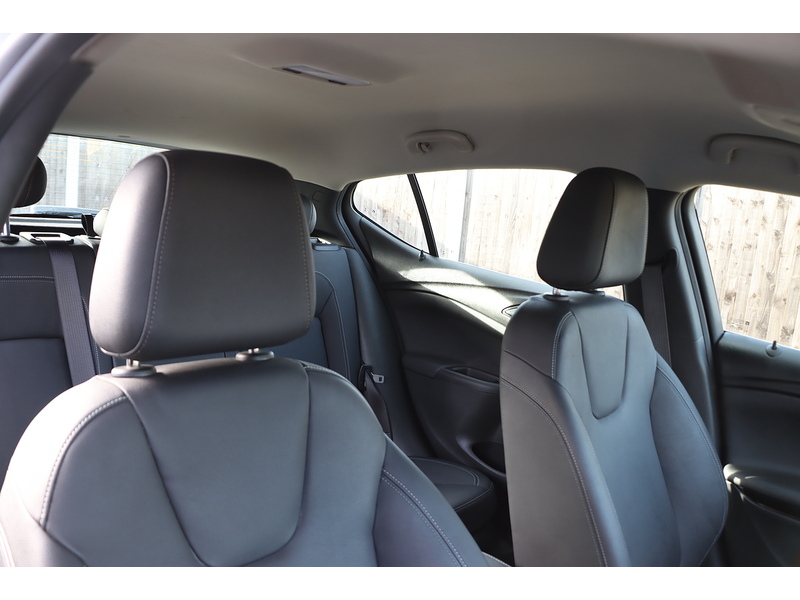 Vauxhall 1.4I TURBO GPF ELITE NAV HATCHBACK 5DR PETROL AUTO HEATED SEATS SAT NAV BLUETOOTH DAB STEREO APPLE CARPLAY PARKING AIDS 2 OWNERS ONLY 47000 MILES SH 72-74 Mitcham Road