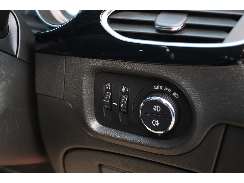 Vauxhall 1.4I TURBO GPF ELITE NAV HATCHBACK 5DR PETROL AUTO HEATED SEATS SAT NAV BLUETOOTH DAB STEREO APPLE CARPLAY PARKING AIDS 2 OWNERS ONLY 47000 MILES SH 72-74 Mitcham Road