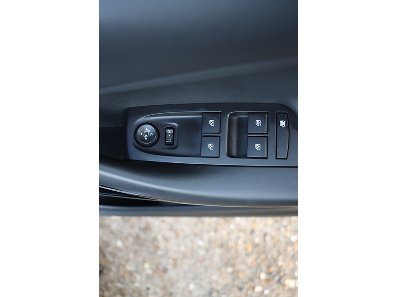 Vauxhall 1.4I TURBO GPF ELITE NAV HATCHBACK 5DR PETROL AUTO HEATED SEATS SAT NAV BLUETOOTH DAB STEREO APPLE CARPLAY PARKING AIDS 2 OWNERS ONLY 47000 MILES SH 72-74 Mitcham Road