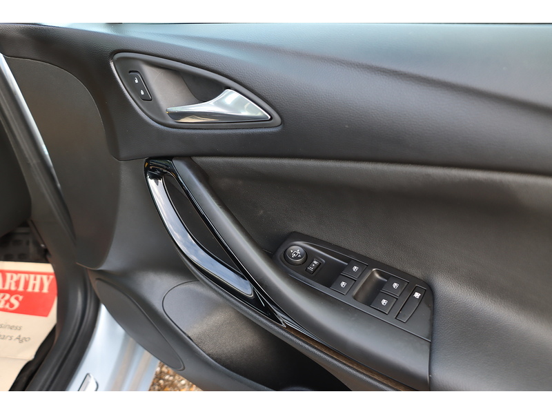 Vauxhall 1.4I TURBO GPF ELITE NAV HATCHBACK 5DR PETROL AUTO HEATED SEATS SAT NAV BLUETOOTH DAB STEREO APPLE CARPLAY PARKING AIDS 2 OWNERS ONLY 47000 MILES SH 72-74 Mitcham Road