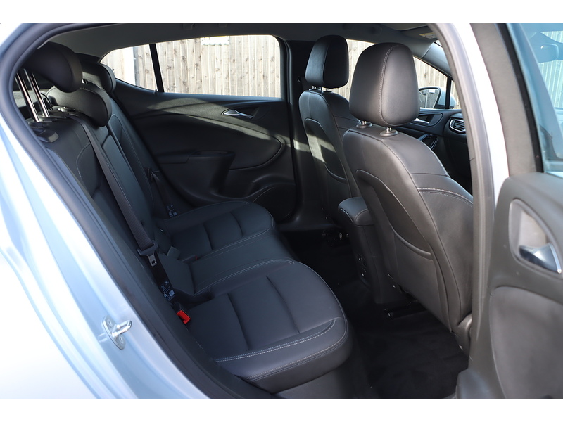 Vauxhall 1.4I TURBO GPF ELITE NAV HATCHBACK 5DR PETROL AUTO HEATED SEATS SAT NAV BLUETOOTH DAB STEREO APPLE CARPLAY PARKING AIDS 2 OWNERS ONLY 47000 MILES SH 72-74 Mitcham Road