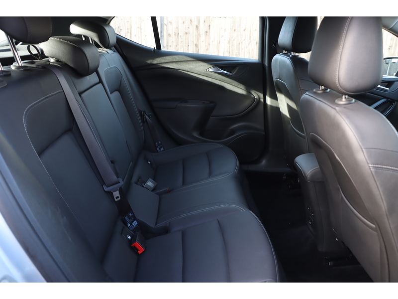 Vauxhall 1.4I TURBO GPF ELITE NAV HATCHBACK 5DR PETROL AUTO HEATED SEATS SAT NAV BLUETOOTH DAB STEREO APPLE CARPLAY PARKING AIDS 2 OWNERS ONLY 47000 MILES SH 72-74 Mitcham Road