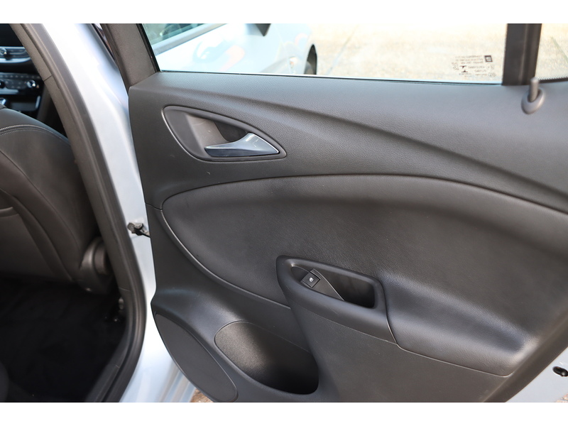 Vauxhall 1.4I TURBO GPF ELITE NAV HATCHBACK 5DR PETROL AUTO HEATED SEATS SAT NAV BLUETOOTH DAB STEREO APPLE CARPLAY PARKING AIDS 2 OWNERS ONLY 47000 MILES SH 72-74 Mitcham Road