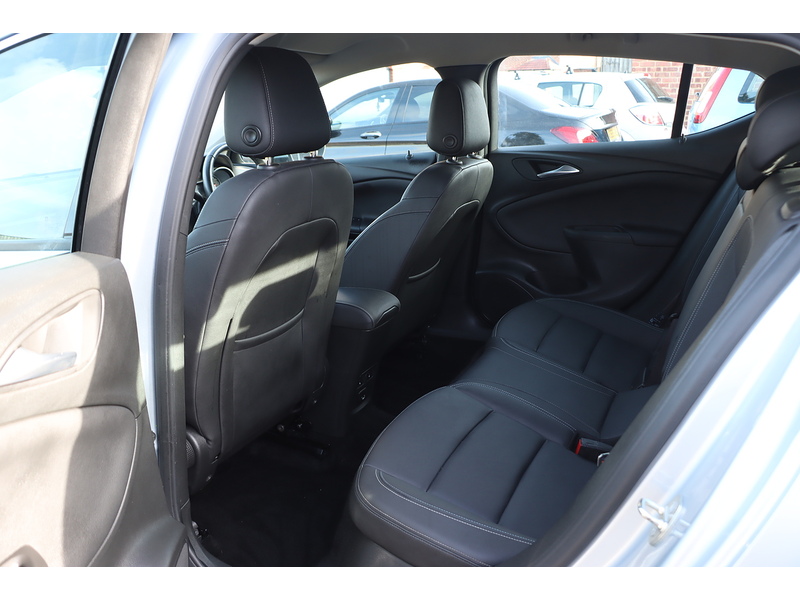 Vauxhall 1.4I TURBO GPF ELITE NAV HATCHBACK 5DR PETROL AUTO HEATED SEATS SAT NAV BLUETOOTH DAB STEREO APPLE CARPLAY PARKING AIDS 2 OWNERS ONLY 47000 MILES SH 72-74 Mitcham Road